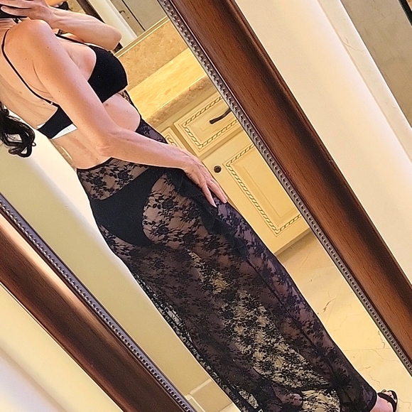 Ares Bkack Lace Maxi Dress, XS. - Picture 12 of 16